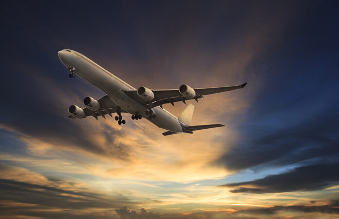 Passenger_Airplanes_Sky_Evening_Flight_Clouds_514029_1280x826