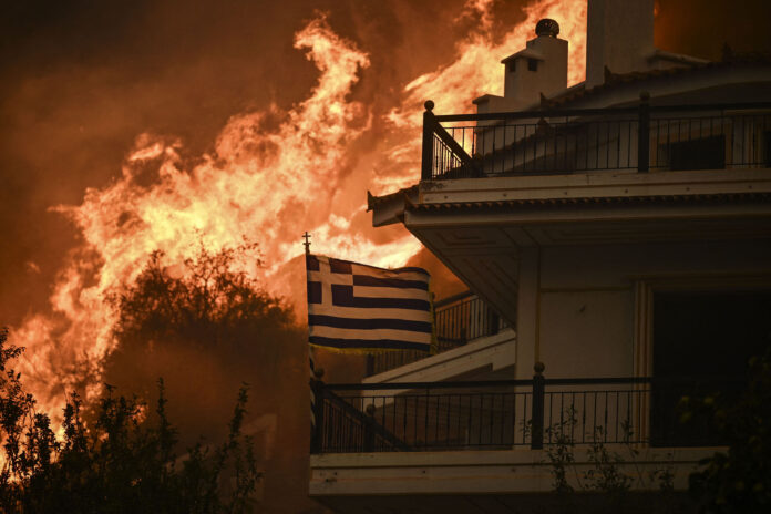 TOPSHOT-GREECE-FIRE-ENVIRONMENT-WEATHER-CLIMATE